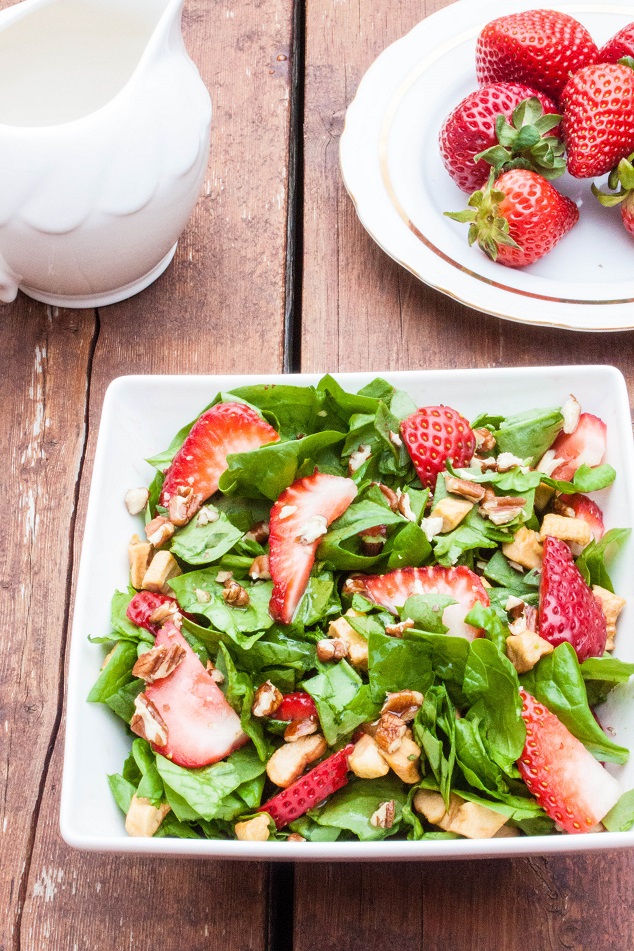 Spinach Salad with Strawberries, Pecans and Dried Apples